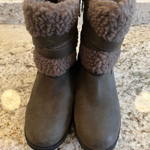 Olive green UGG boots worn once